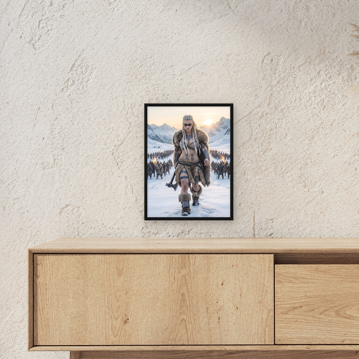 Die Heerführerin – Schildmaid im Fell führt ein Heer durch den Schnee, im schwarzen Holzrahmen, über einem Sideboard, zeigt die Größe im Raum