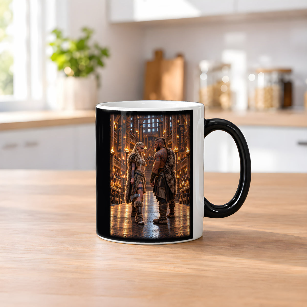 Der Hallenblick – Wikingerpaar im Blickwechsel vor dem Thron, Black Edition (Zaubertasse), auf einem Küchentresen