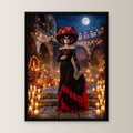 Die Catrina – Frau mit Totenkopf-Schminke und Blumenhut im Hof voller Kerzen und Ringelblumen, im schwarzen Holzrahmen, gerade von vorn an heller Wand