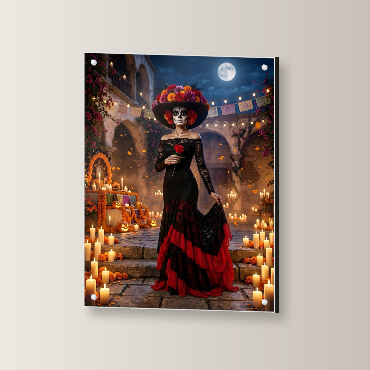 Die Catrina – Frau mit Totenkopf-Schminke und Blumenhut im Hof voller Kerzen und Ringelblumen, auf Acrylglas mit Edelstahl-Abstandshaltern, leicht gedreht an der Wand