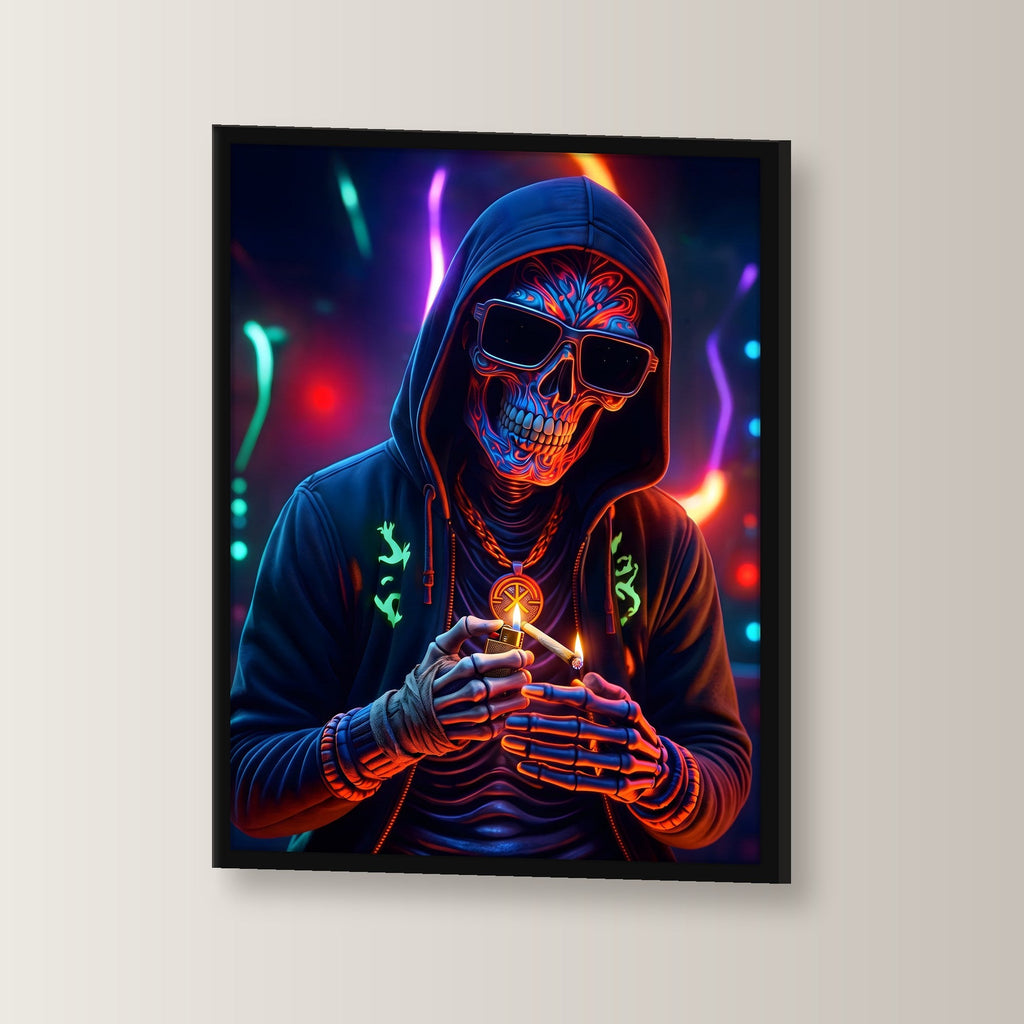 Das Neon-Skelett – Skelett im Kapuzenpulli mit Sonnenbrille im Neonlicht, im schwarzen Holzrahmen, leicht gedreht an der Wand