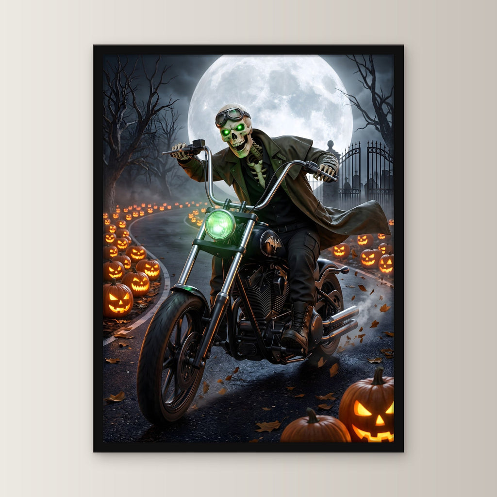 Der Knochenbiker – Skelett mit Fliegerbrille rast auf dem Motorrad durch die Kürbisallee, im schwarzen Holzrahmen, gerade von vorn an heller Wand