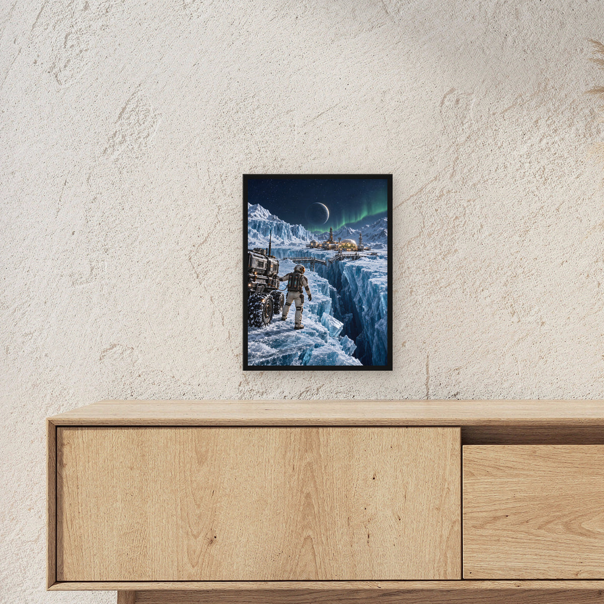 Die Eisbrücke – Astronaut an einer gebrochenen Eisbrücke vor einer Forschungsstation, im schwarzen Holzrahmen, über einem Sideboard, Größenansicht im Raum