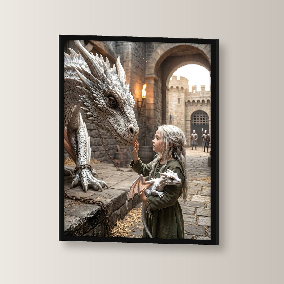 Die kleine Drachenhüterin – Mädchen mit Drachenjungem streichelt einen weißen Drachen vor der Burg, im schwarzen Holzrahmen, leicht gedreht an der Wand