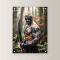 Der Maskenkrieger – Tätowierter Krieger mit Maske und Schwert im Nebelwald, auf Acrylglas mit Edelstahl-Abstandshaltern, gerade von vorn an heller Wand