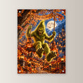 Die Mondschaukel – Halloween-Monster auf einer Schaukel unter dem Vollmond, auf Acrylglas mit vier Abstandshaltern, gerade von vorn an heller Wand