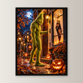 Der Nachtbesuch – Halloween-Monster an der Tür mit Kindern am Fenster, im schwarzen Holzrahmen, gerade von vorn an heller Wand