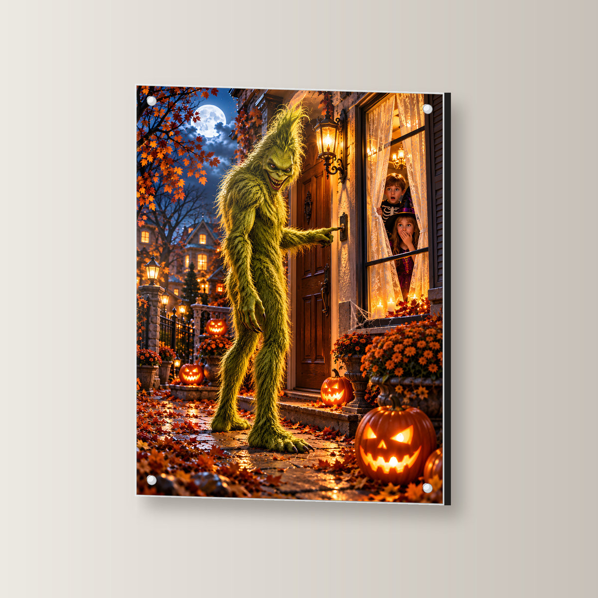 Der Nachtbesuch – Halloween-Monster an der Tür mit Kindern am Fenster, auf Acrylglas mit vier Abstandshaltern, leicht gedreht an der Wand