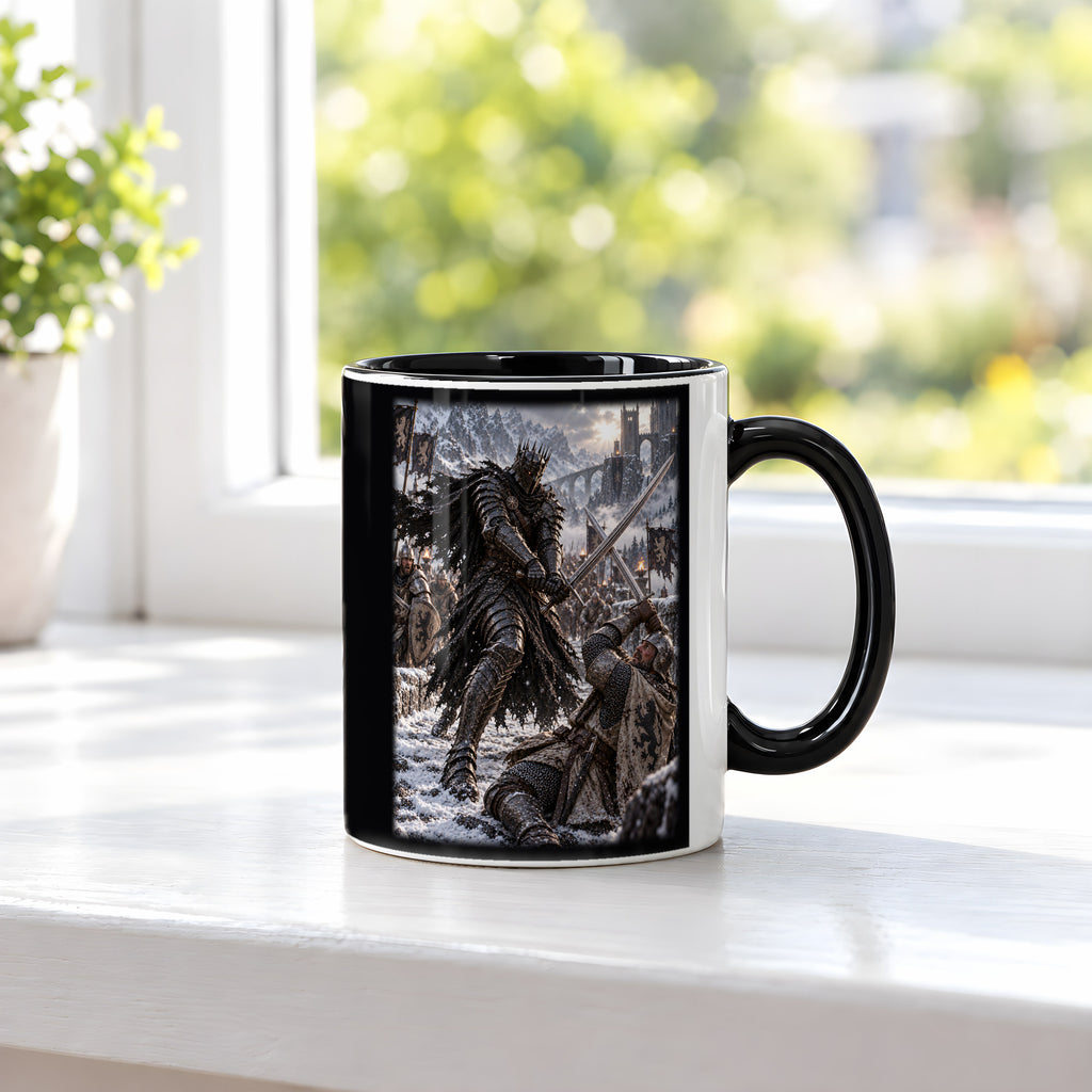 Kronenritter im Schneekampf – Keramiktasse mit schwarzem Henkel und schwarzer Innenseite, am Fenster