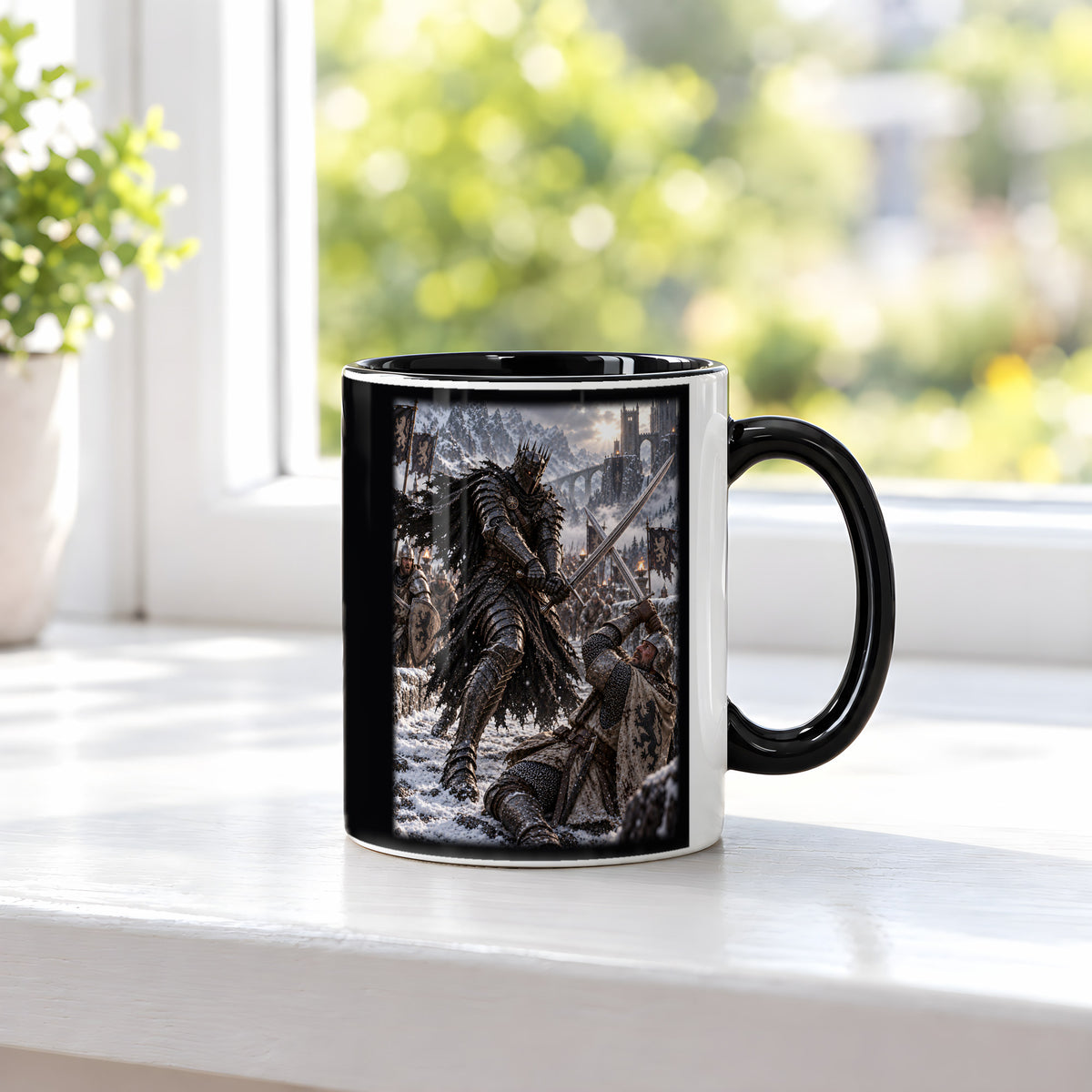 Kronenritter im Schneekampf – Keramiktasse mit schwarzem Henkel und schwarzer Innenseite, am Fenster
