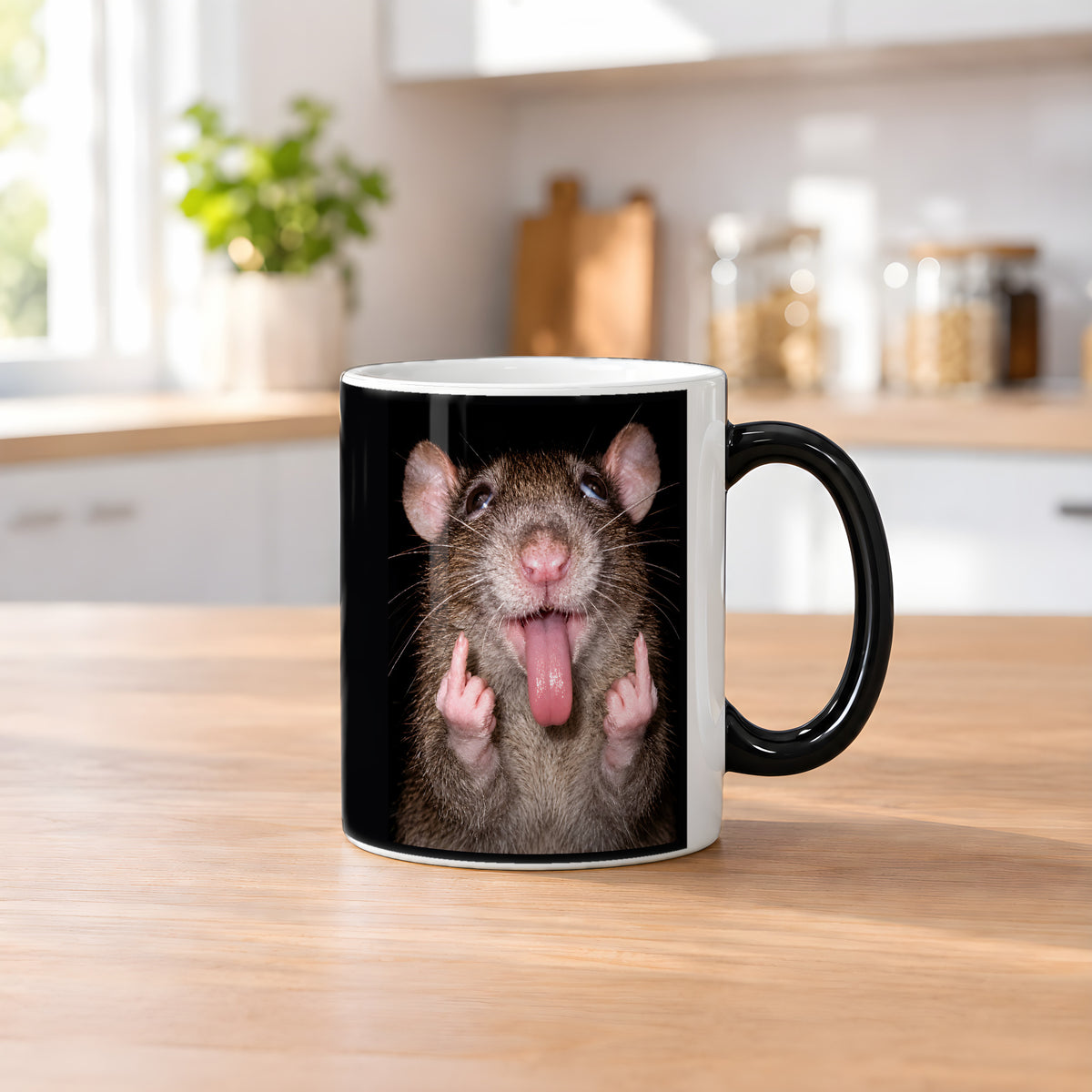 Freche Ratte – Tasse. Zaubertasse: Wärmeeffekt. 2 KUECHE HEISS. KI-Motiv.