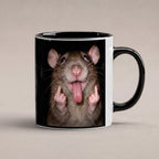 Freche Ratte – Tasse. Innen schwarz. 1 STUDIO. KI-Motiv.