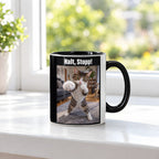 Boxer-Katze – Tasse mit Spruch. Innen schwarz. 3 FENSTER. KI-Motiv.