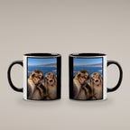 Affen-Selfie – Tasse. Innen schwarz. 4 BEIDE SEITEN. KI-Motiv.