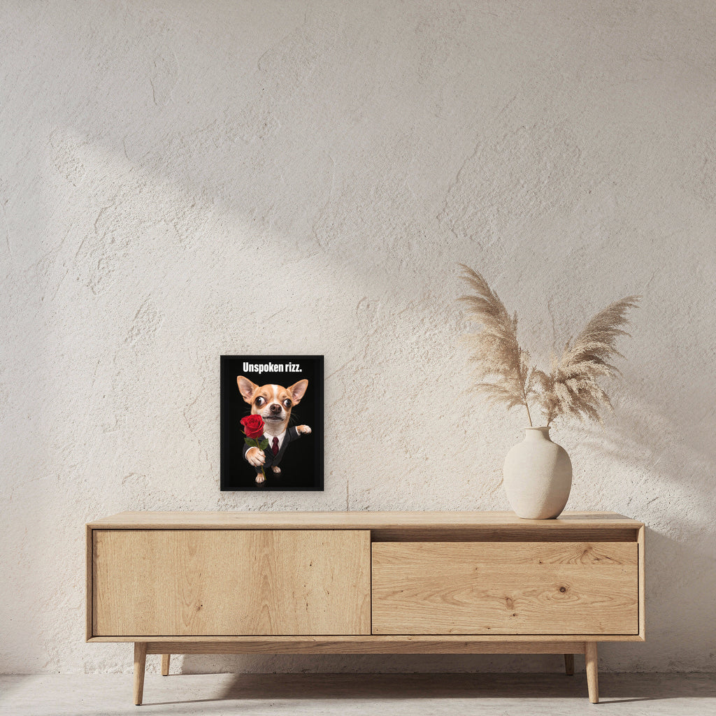 Chihuahua mit Rose – Gerahmtes Wandbild mit Spruch. 30×40 cm. 2 RAUM. KI-Motiv.