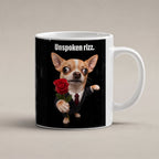 Chihuahua mit Rose – Tasse mit Spruch. Weiß. 1 STUDIO. KI-Motiv.