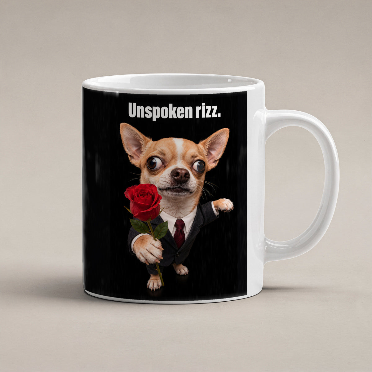 Chihuahua mit Rose – Tasse mit Spruch. Weiß. 1 STUDIO. KI-Motiv.