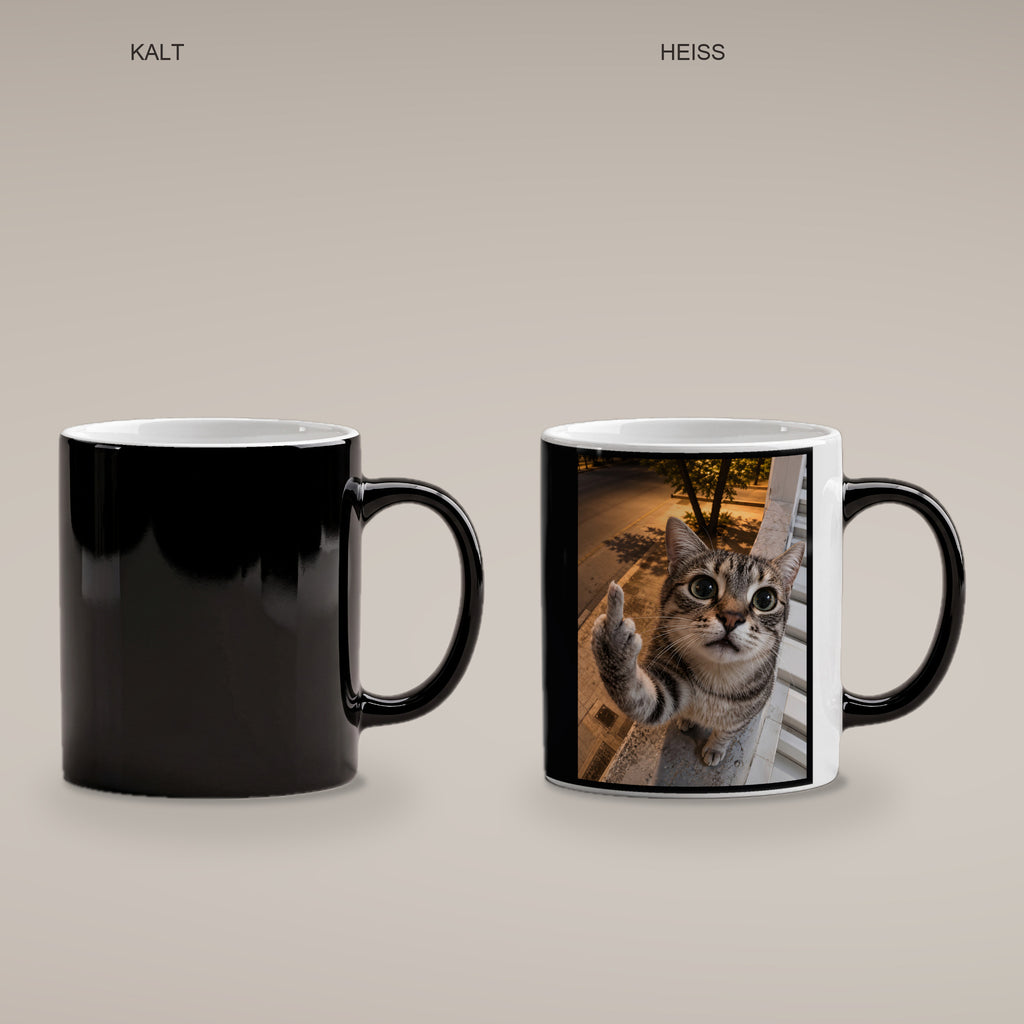 Freche Fensterkatze – Tasse. Zaubertasse: Wärmeeffekt. 4 KALT HEISS. KI-Motiv.