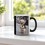 Bahnhof-Chihuahua – Tasse. Zaubertasse: Wärmeeffekt. 3 FENSTER HEISS. KI-Motiv.