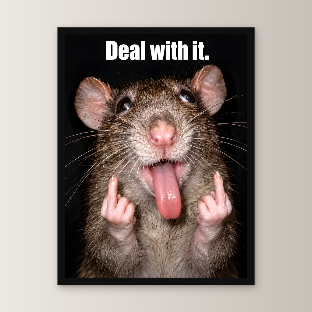 Freche Ratte V2 – Gerahmtes Wandbild mit Spruch. 30×40 cm. 1 FRONTAL. KI-Motiv.