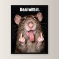 Freche Ratte V2 – Gerahmtes Wandbild mit Spruch. 30×40 cm. 1 FRONTAL. KI-Motiv.