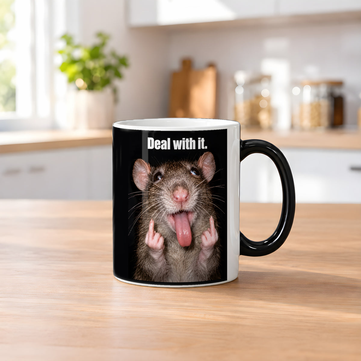 Freche Ratte V2 – Tasse mit Spruch. Zaubertasse: Wärmeeffekt. 2 KUECHE HEISS. KI-Motiv.