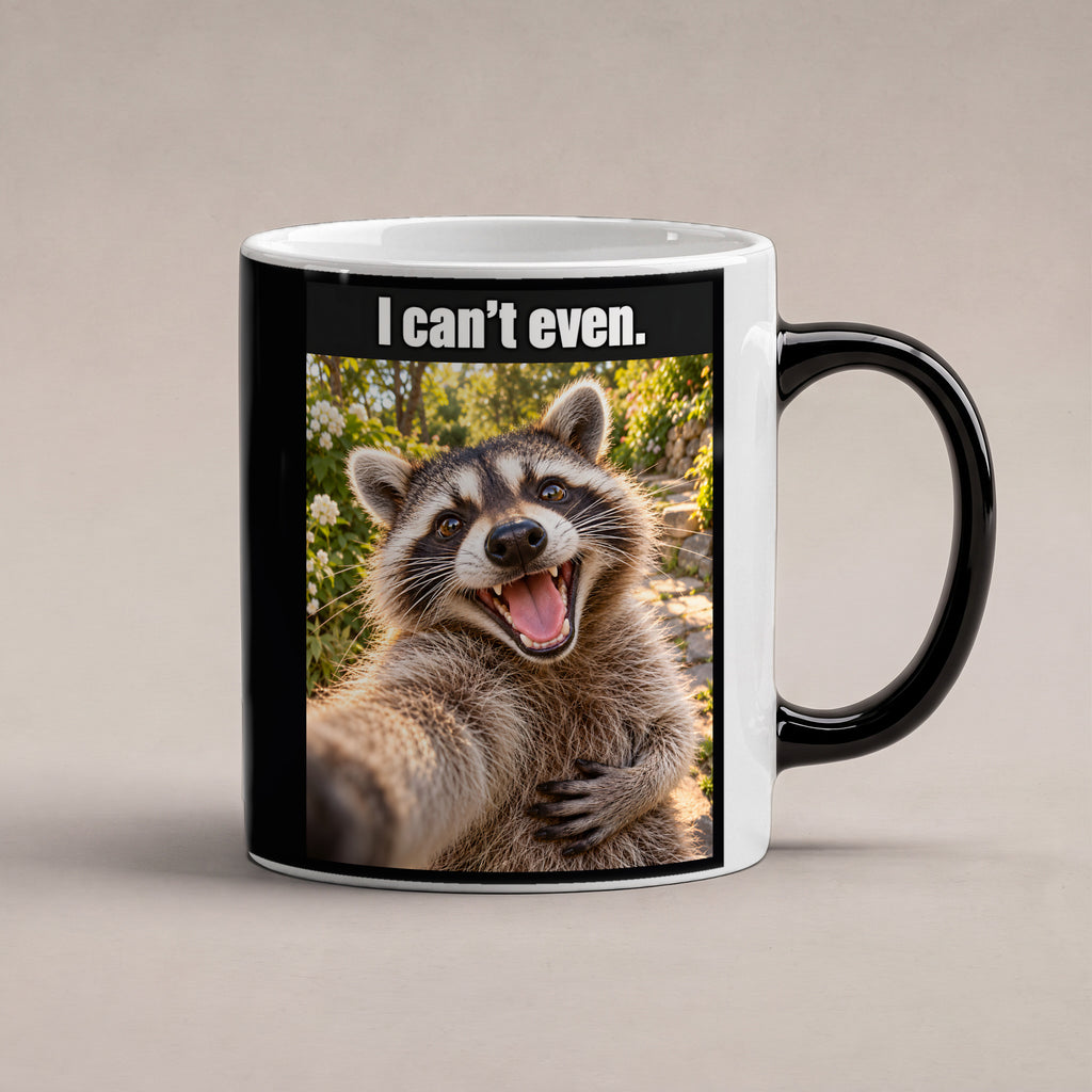 Lachender Waschbär – Tasse mit Spruch. Zaubertasse: Wärmeeffekt. 1 STUDIO HEISS. KI-Motiv.