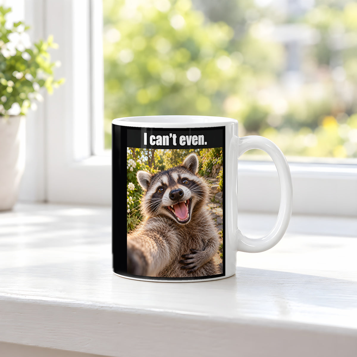Lachender Waschbär – Tasse mit Spruch. Weiß. 3 FENSTER. KI-Motiv.