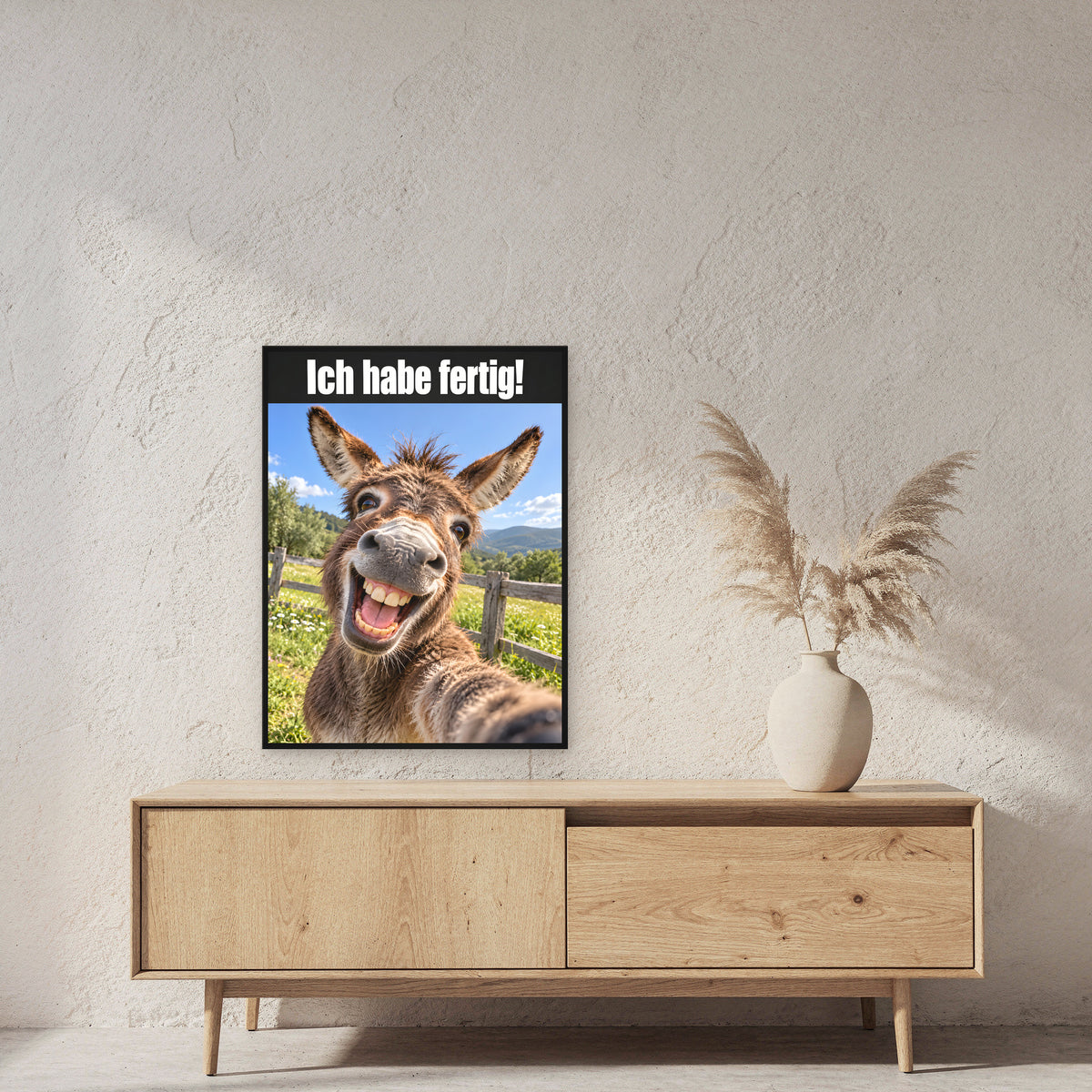 Lachender Esel – Gerahmtes Wandbild mit Spruch. 60×80 cm. 2 RAUM. KI-Motiv.