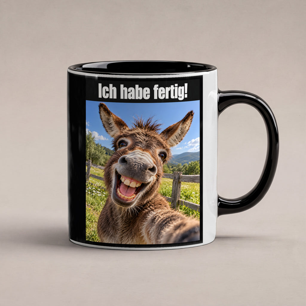 Lachender Esel – Tasse mit Spruch. Innen schwarz. 1 STUDIO. KI-Motiv.