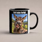 Lachender Esel – Tasse mit Spruch. Innen schwarz. 1 STUDIO. KI-Motiv.