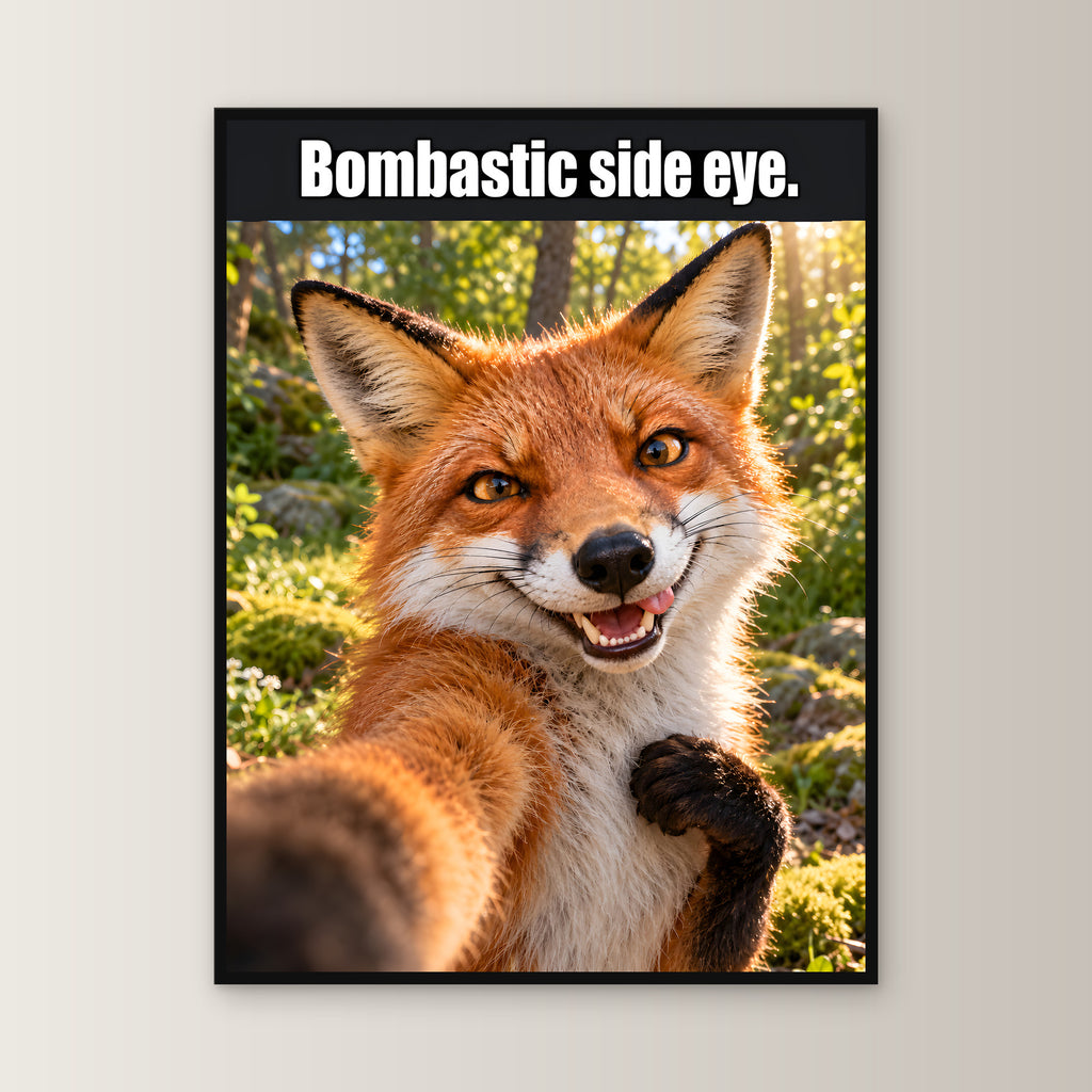 Frech grinsender Fuchs – Gerahmtes Wandbild mit Spruch. 60×80 cm. 1 FRONTAL. KI-Motiv.