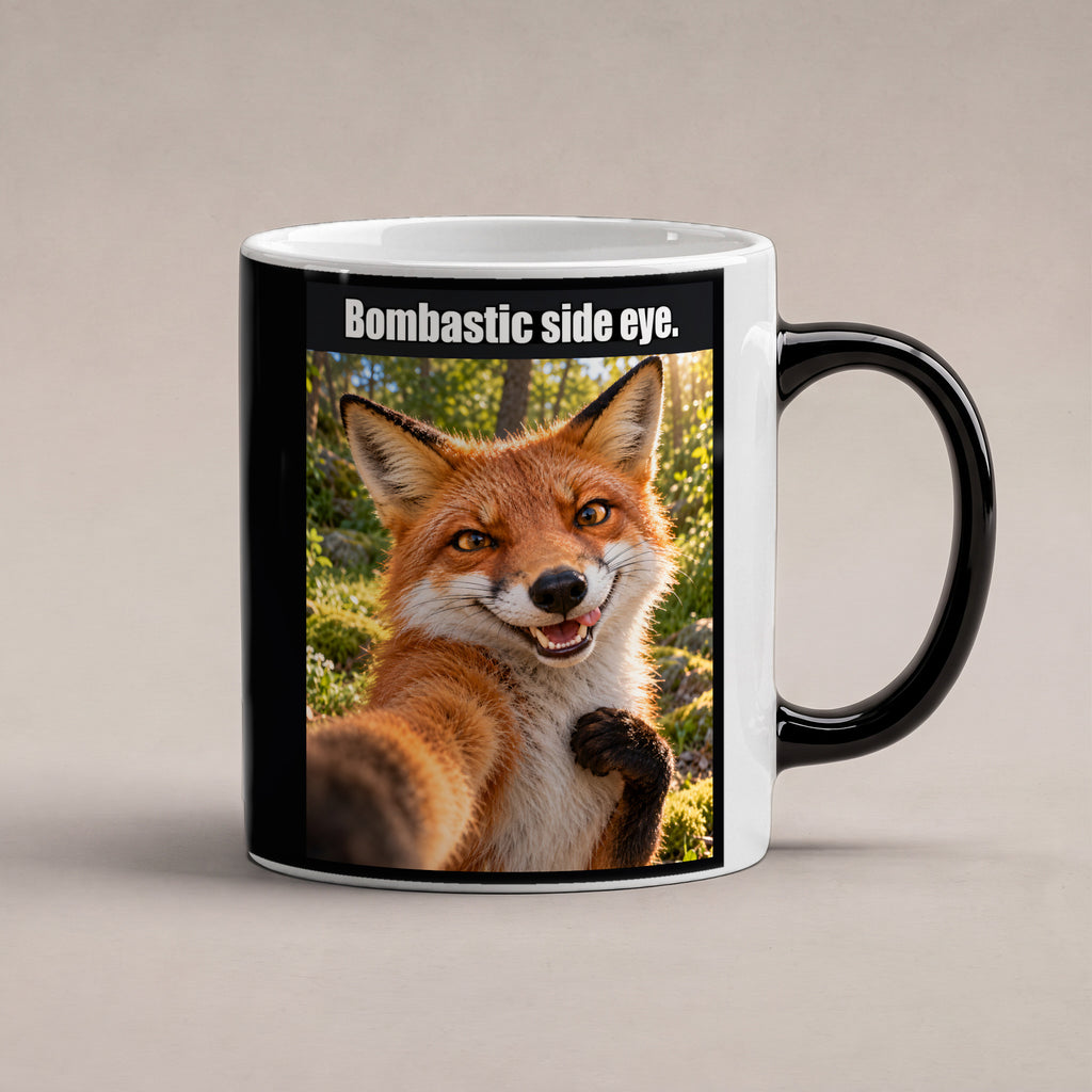 Frech grinsender Fuchs – Tasse mit Spruch. Zaubertasse: Wärmeeffekt. 1 STUDIO HEISS. KI-Motiv.