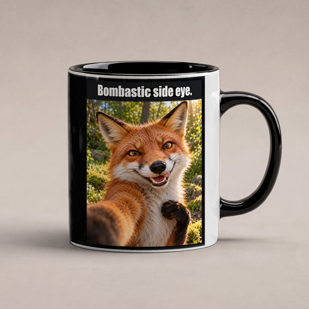Frech grinsender Fuchs – Tasse mit Spruch. Innen schwarz. 1 STUDIO. KI-Motiv.