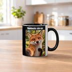Frech grinsender Fuchs – Tasse mit Spruch. Innen schwarz. 2 KUECHE. KI-Motiv.