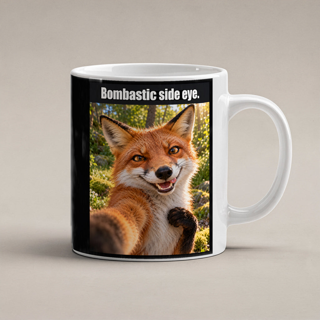 Frech grinsender Fuchs – Tasse mit Spruch. Weiß. 1 STUDIO. KI-Motiv.