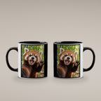 Empörter roter Panda – Tasse. Innen schwarz. 4 BEIDE SEITEN. KI-Motiv.