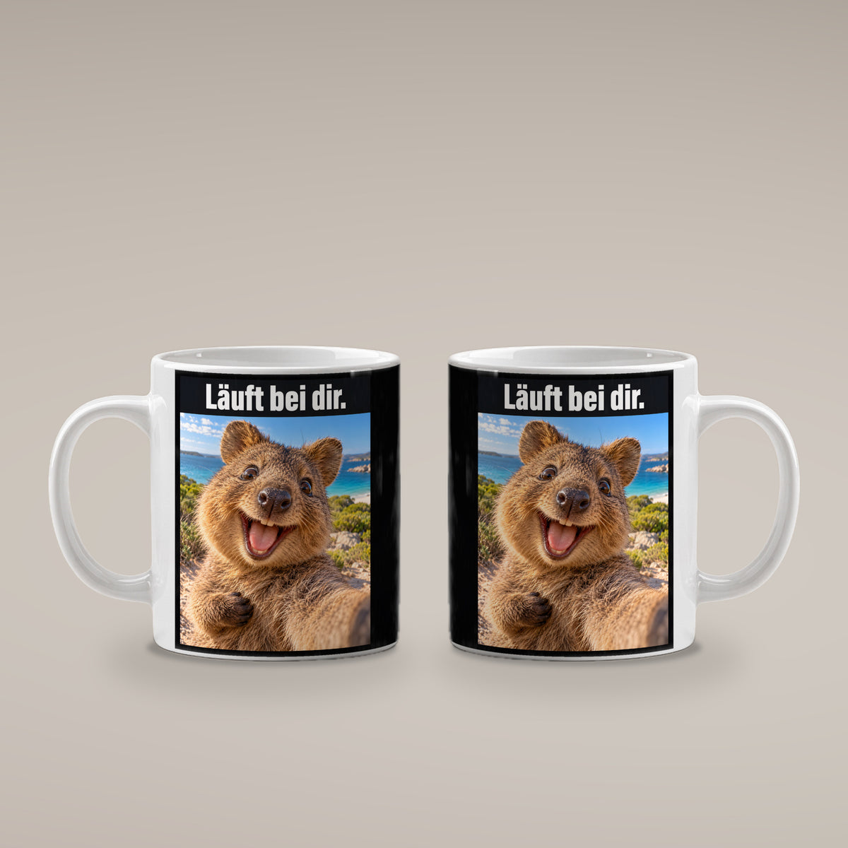 Glücklicher Quokka – Tasse mit Spruch. Weiß. 4 BEIDE SEITEN. KI-Motiv.