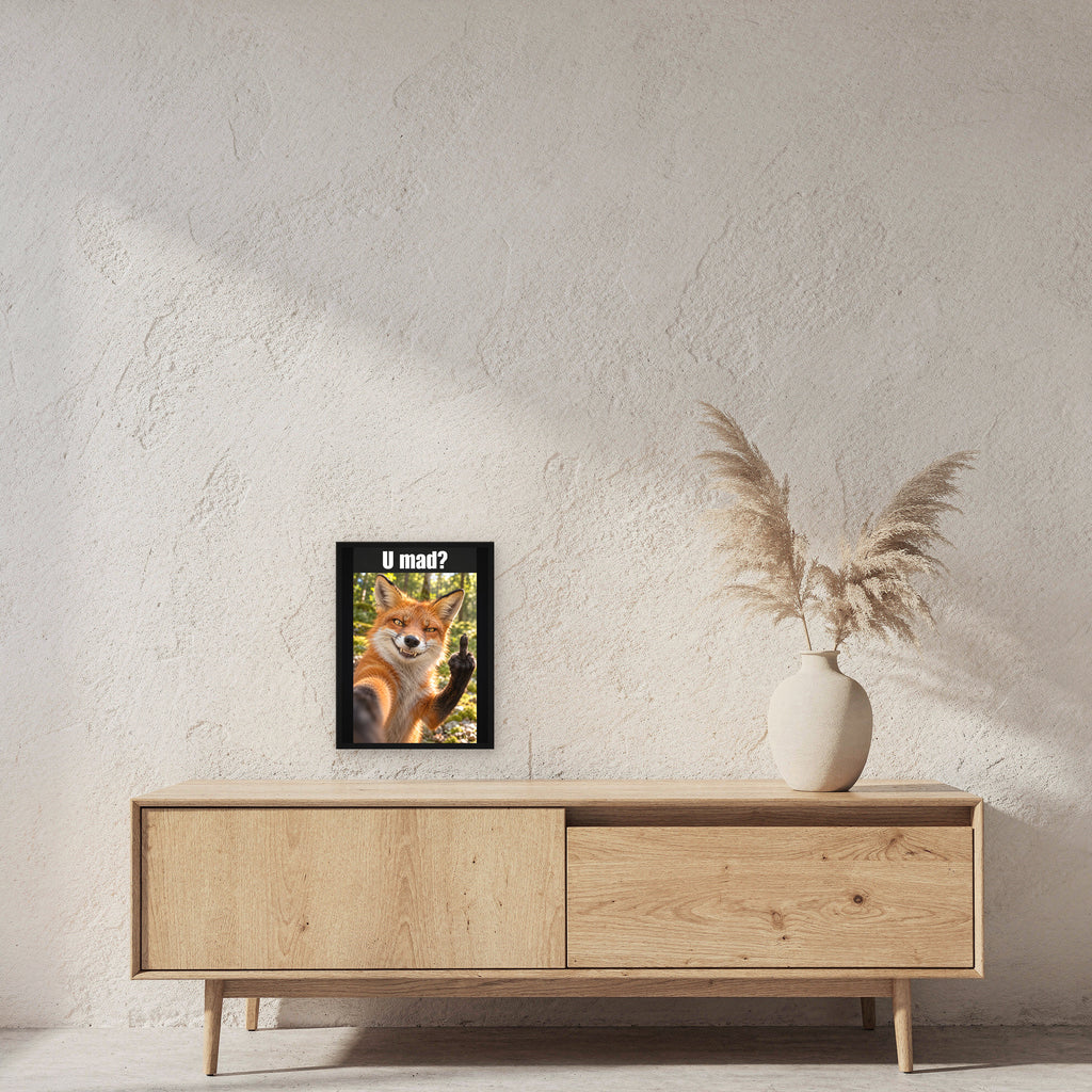 Fuchs mit Mittelfinger – Gerahmtes Wandbild mit Spruch. 30×40 cm. 2 RAUM. KI-Motiv.