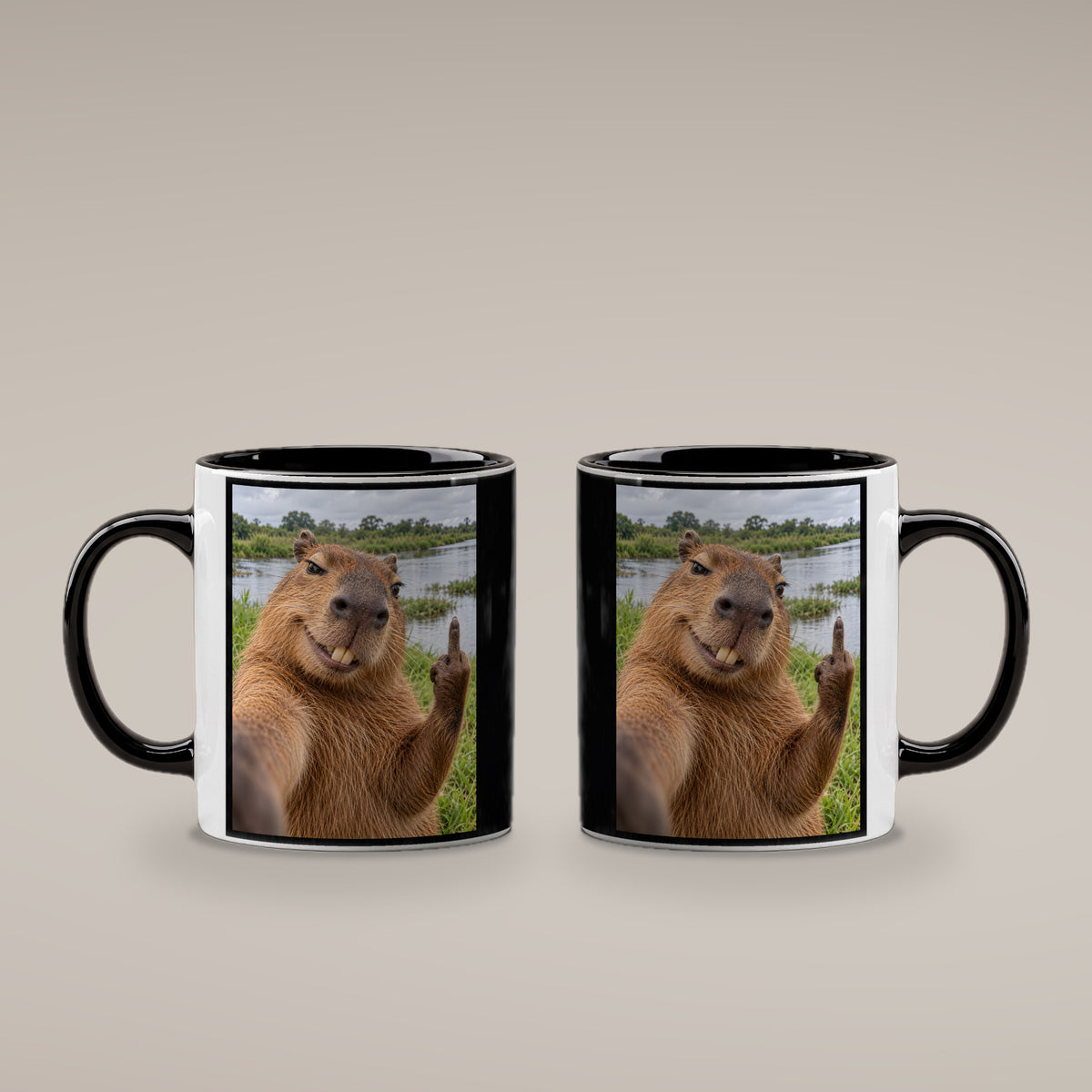 Capybara mit Mittelfinger – Tasse. Innen schwarz. 4 BEIDE SEITEN. KI-Motiv.