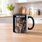 Katze mit Mittelfinger – Tasse mit Spruch. Innen schwarz. 2 KUECHE. KI-Motiv.