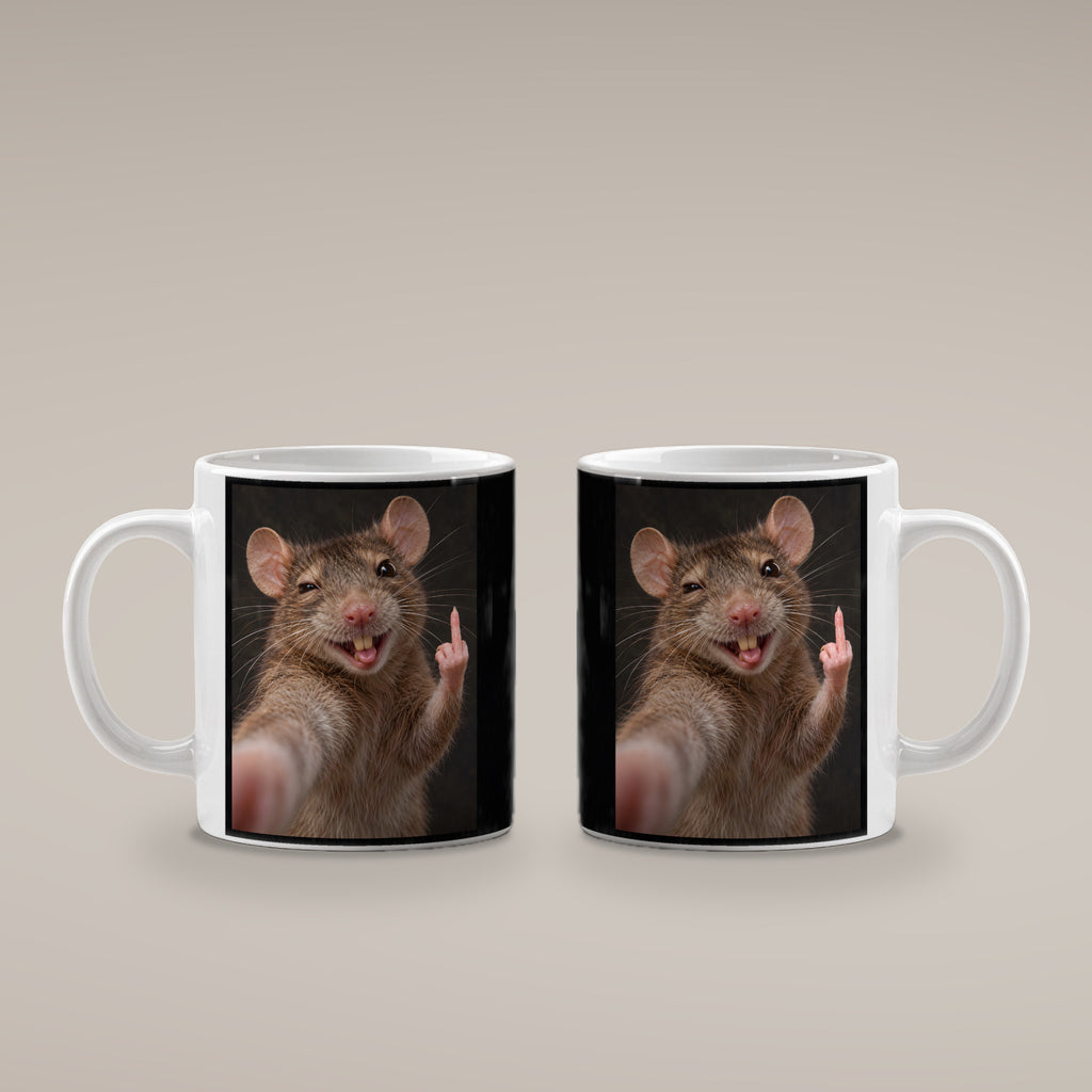 Ratte mit Mittelfinger – Tasse. Weiß. 4 BEIDE SEITEN. KI-Motiv.