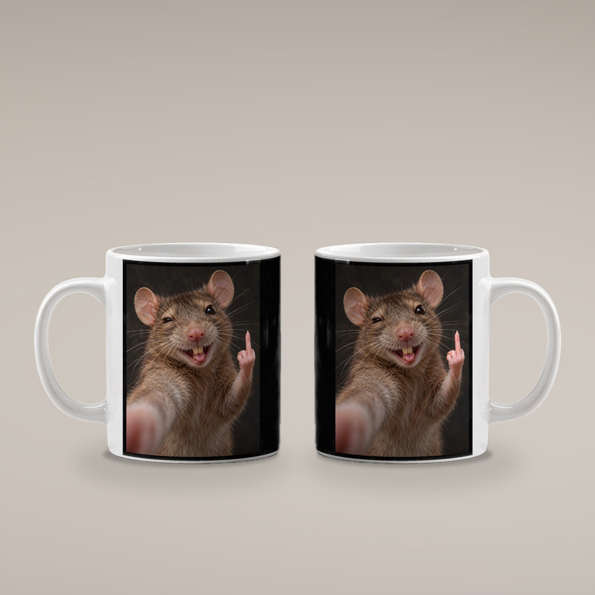 Ratte mit Mittelfinger – Tasse. Weiß. 4 BEIDE SEITEN. KI-Motiv.