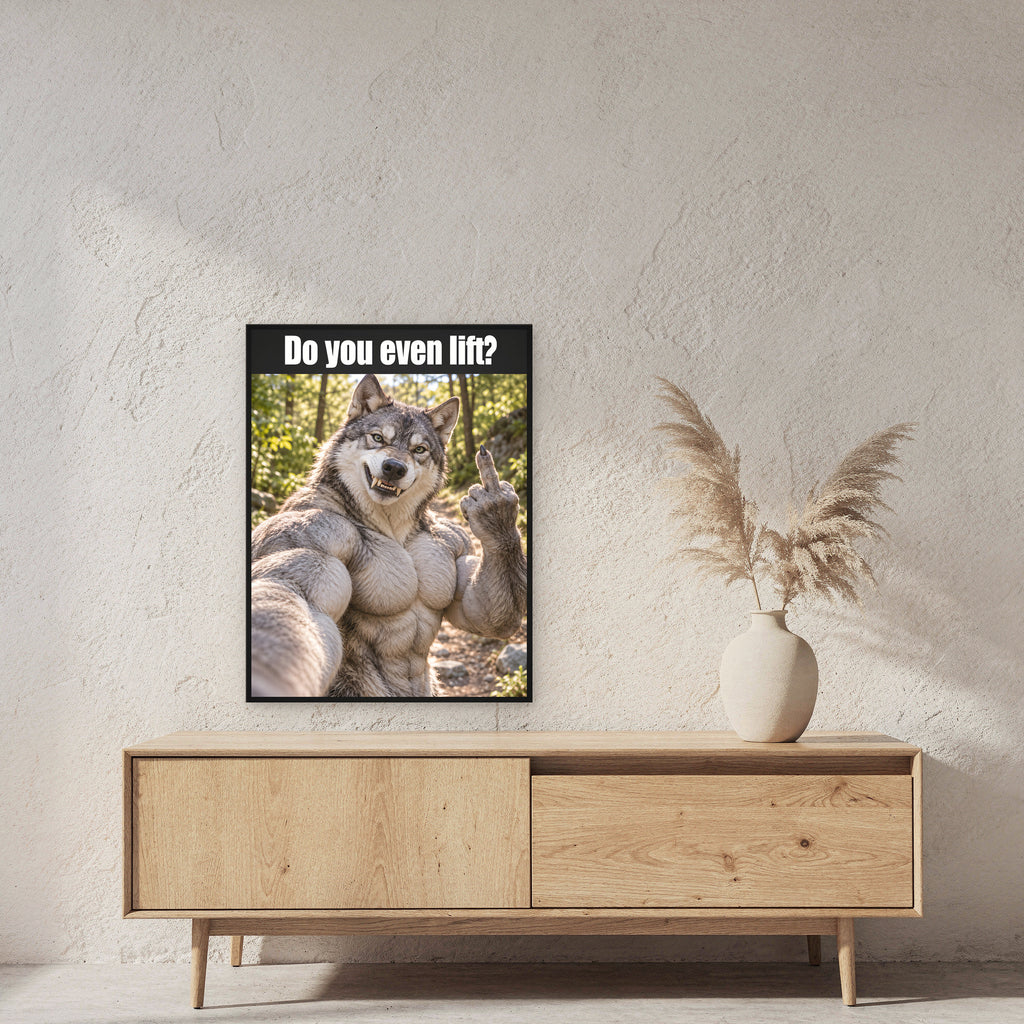 Muskelwolf mit Mittelfinger – Gerahmtes Wandbild mit Spruch. 60×80 cm. 2 RAUM. KI-Motiv.