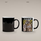 Muskelwolf mit Mittelfinger – Tasse mit Spruch. Zaubertasse: Wärmeeffekt. 4 KALT HEISS. KI-Motiv.