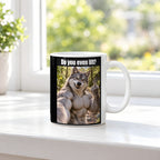 Muskelwolf mit Mittelfinger – Tasse mit Spruch. Weiß. 3 FENSTER. KI-Motiv.