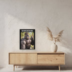 Muskelgorilla mit Mittelfinger – Gerahmtes Wandbild mit Spruch. 45×60 cm. 2 RAUM. KI-Motiv.
