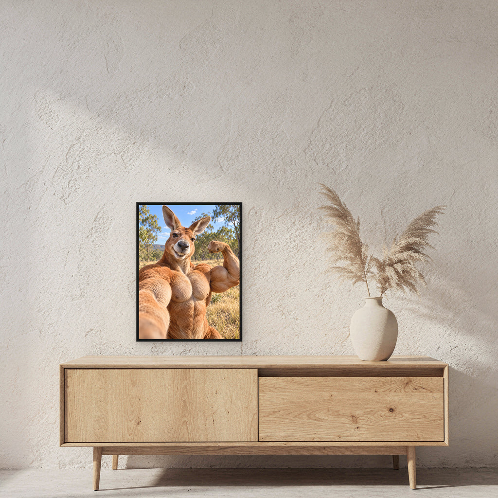 Känguru mit Muskelpose – Gerahmtes Wandbild. 45×60 cm. 2 RAUM. KI-Motiv.