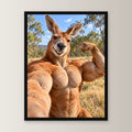 Känguru mit Muskelpose – Gerahmtes Wandbild. 30×40 cm. 1 FRONTAL. KI-Motiv.