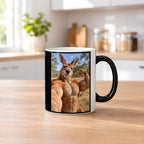 Känguru mit Muskelpose – Tasse. Zaubertasse: Wärmeeffekt. 2 KUECHE HEISS. KI-Motiv.